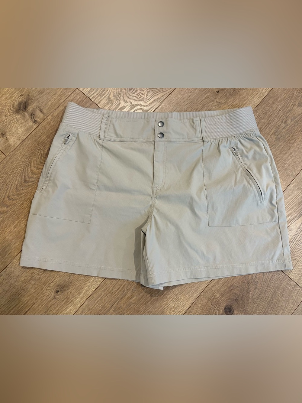 Reel Legends Women's Beige Performance Fishing Shorts Stretch Pockets Button XL